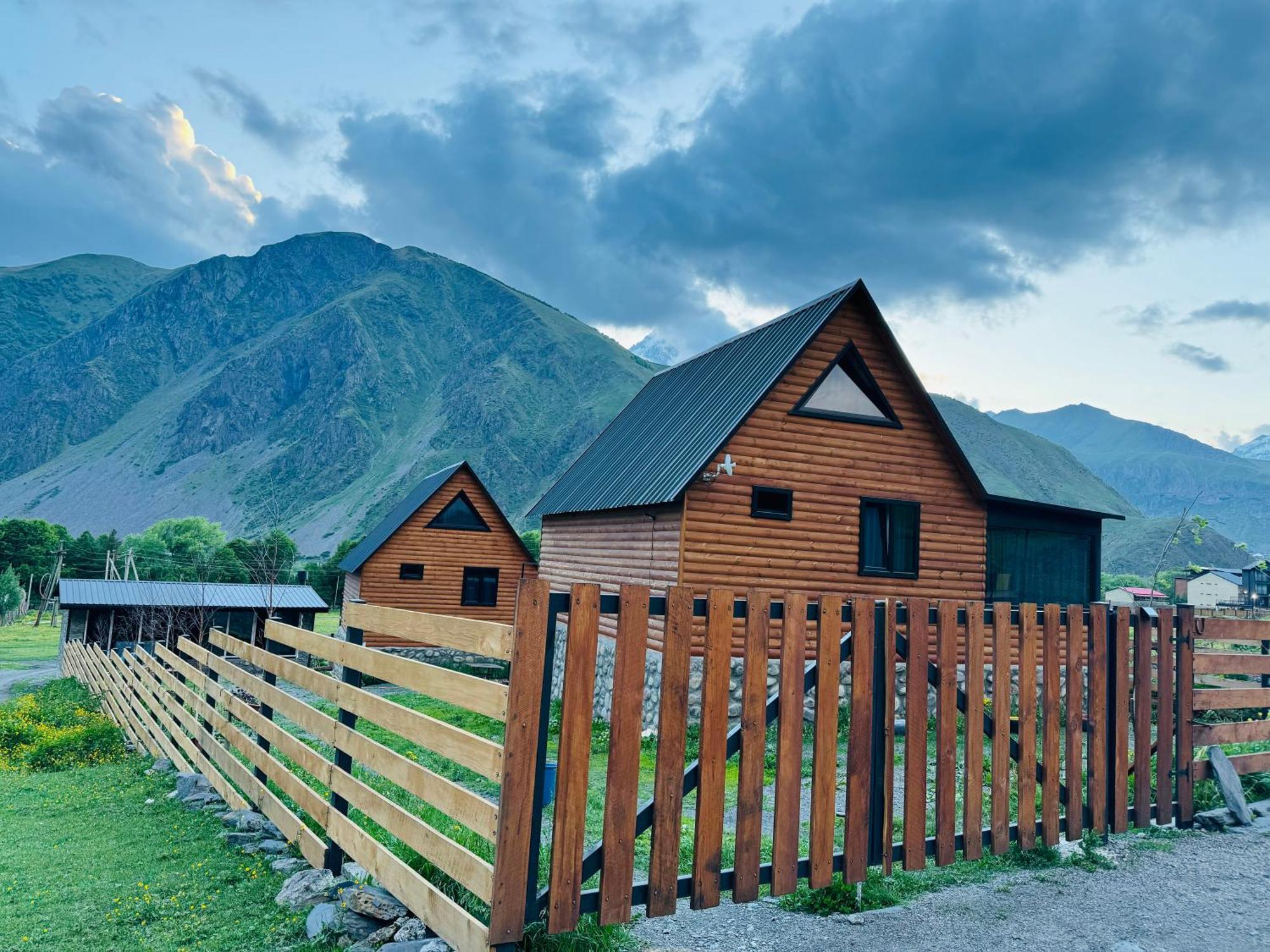 Traveler'S Cottages In Kazbegi Exteriér fotografie